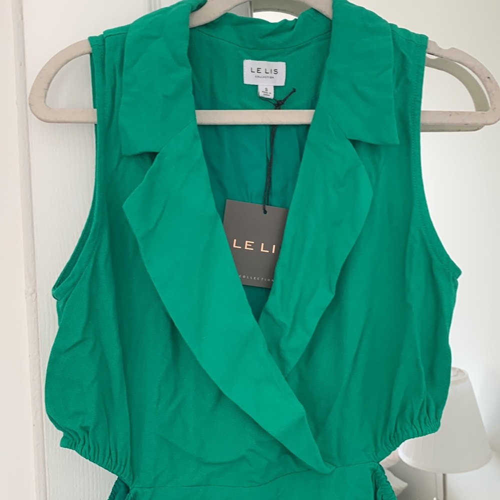 NWT✨ Lelis Kelly Green side cut out mini shirt dress with pockets size Small - Picture 2 of 5
